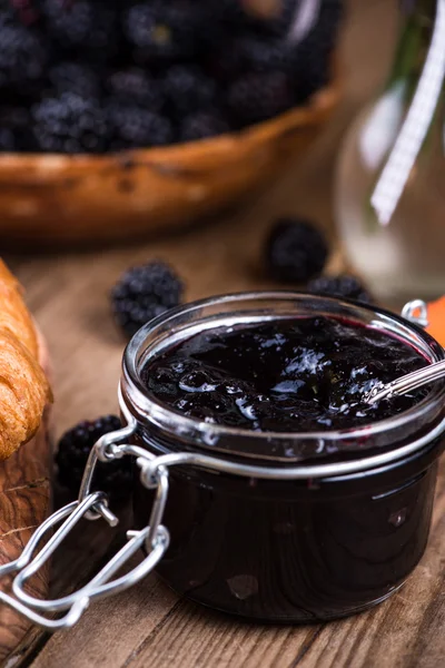 Homemade blackberry jam for breakfast — Stok fotoğraf
