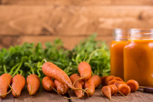 Suco de cenoura fresca, fundo alimentar — Fotografia de Stock