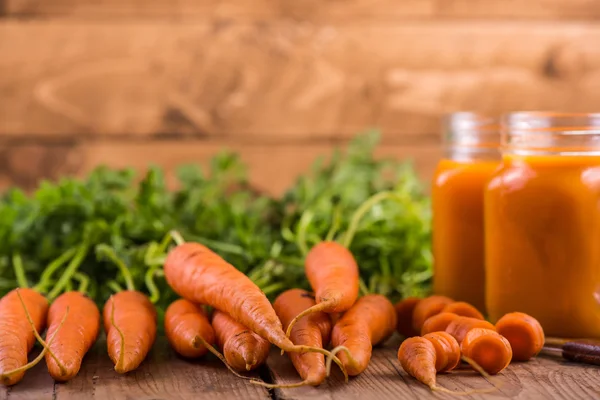 Fresh carrot juice, food background — 图库照片