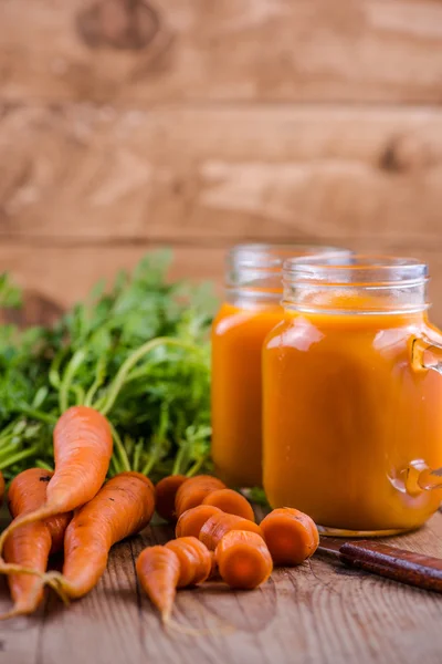 Zumo de zanahoria fresca, fondo alimentario — Foto de Stock