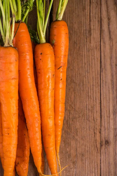 Farm fresh carrots on wooden table — Φωτογραφία Αρχείου