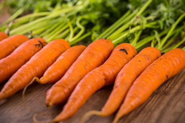 Fundo alimentar, fazenda cenouras frescas — Fotografia de Stock