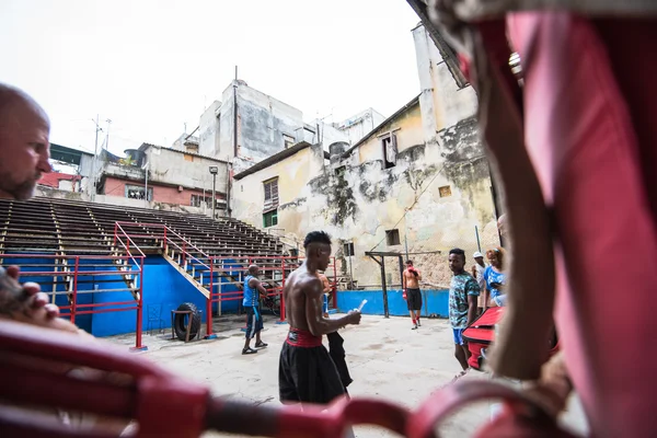 Young boxers train in boxing school in Havana,Cuba. — Stockfoto