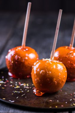 Cadılar Bayramı tedavi, şeker elma