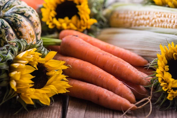 Frisch Vom Lokalen Markt Herbstgemüse Und Sonnenblumen — Stockfoto