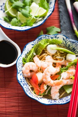 Deniz gıda Chow Mein Asya tarzı yemek