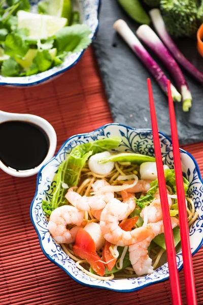 Havet mat Chow Mein asiatisk stil maträtt — Stockfoto