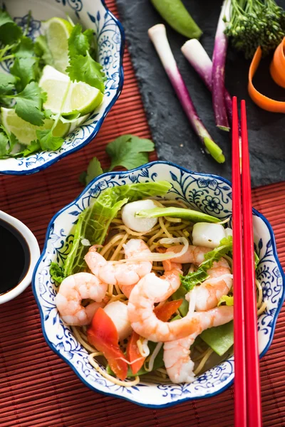 Havet mat Chow Mein asiatisk stil maträtt — Stockfoto