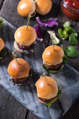 ev yapımı sığır eti Burger Peynirli