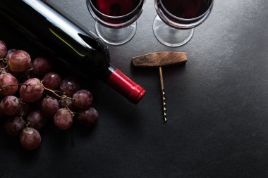 Sınır arka plan kırmızı şarap ve üzüm