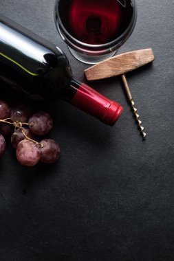Sınır arka plan kırmızı şarap ve üzüm