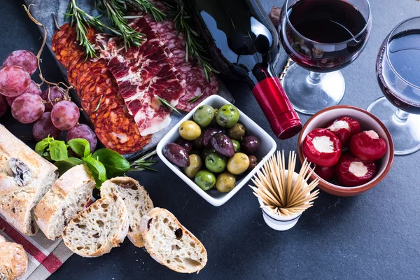 Spanische Tapas, Hintergrund der Lebensmittelgrenze — Stockfoto