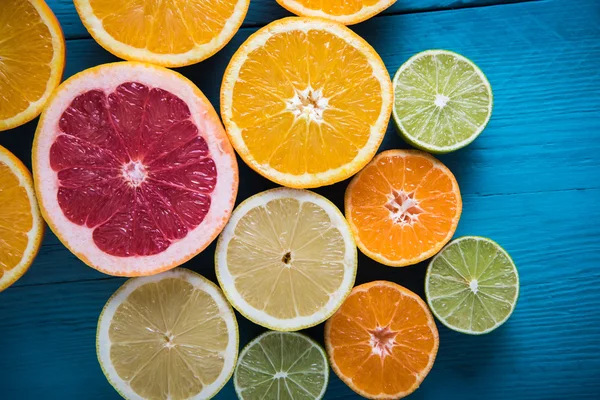 Fresh citrus half cut fruits overhead — Stock Photo, Image