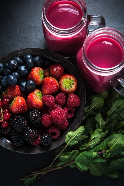 Minden antioxidáns bogyó gyümölcs turmix — Stock Fotó