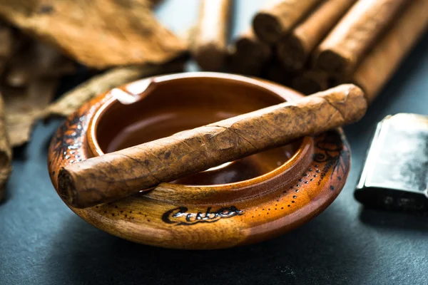 Cuban cigar in wooden ash tray — Stock Photo, Image