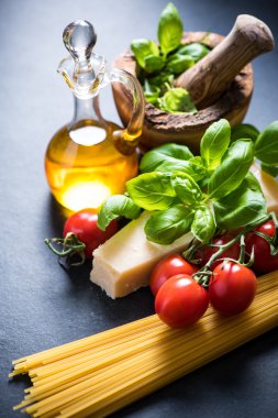 İtalyan spagetti için malzemeler