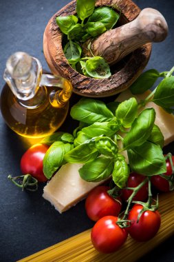 İtalyan spagetti için malzemeler