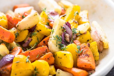 Kavrulmuş ve pişmiş sebze