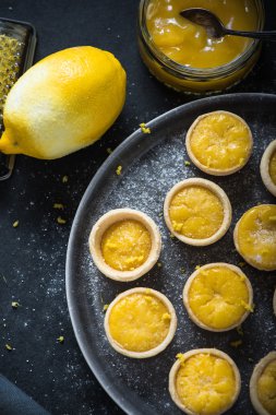 Portekizce mini limon kremalı tarts