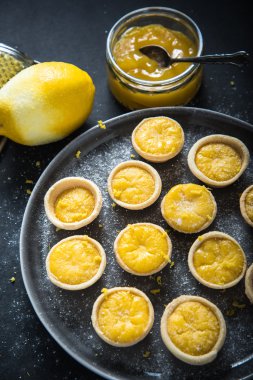 Portekizce mini limon kremalı tarts