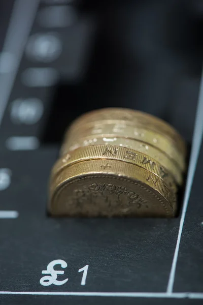 Montón de monedas en caja registradora —  Fotos de Stock