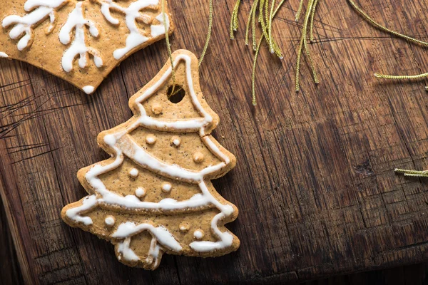 Biscotti di Natale fatti in casa da appendere all'albero di Natale — Foto Stock