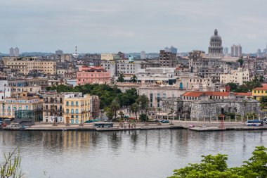 Havana, Küba - 27 Eylül 2015: Panoramik Küba sermaye Havana Morro Kalesi: üzerinde.