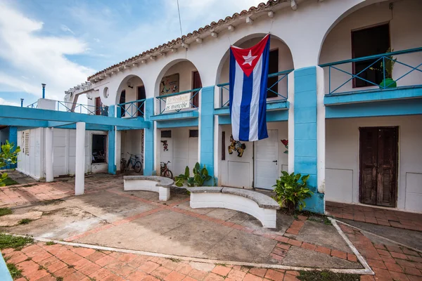 Bandeira Cubana Bandeira Exibida Edifício Colonial — Fotografia de Stock