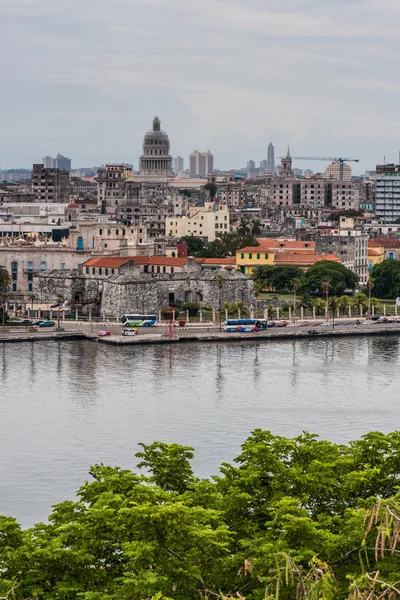 Panoramablick über die kubanische hauptstadt havana. — Stockfoto