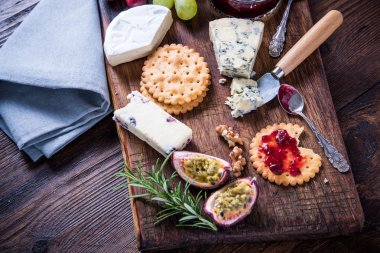 Koltuğuna cranbery kraker yılları arasında görev yapmıştır