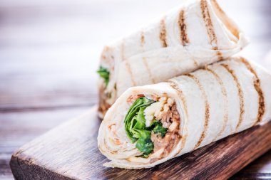 Izgara sağlıklı tavuk tortilla