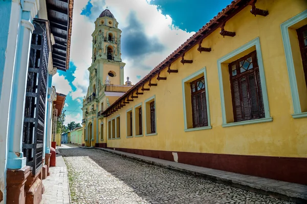 Colonial ulicy w tętniące życiem miasto z Trynidadu, Kuba — Zdjęcie stockowe
