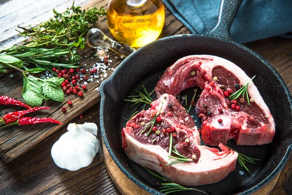 Kruiden lamb chops voor frituren — Stockfoto