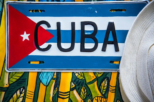 Bandeira Cubana Chapéu Palha Fundo Vibrante — Fotografia de Stock