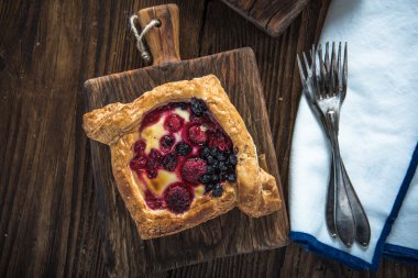 Sağlıklı Kahvaltı, kış berry kruvasan rustik ahşap tablo