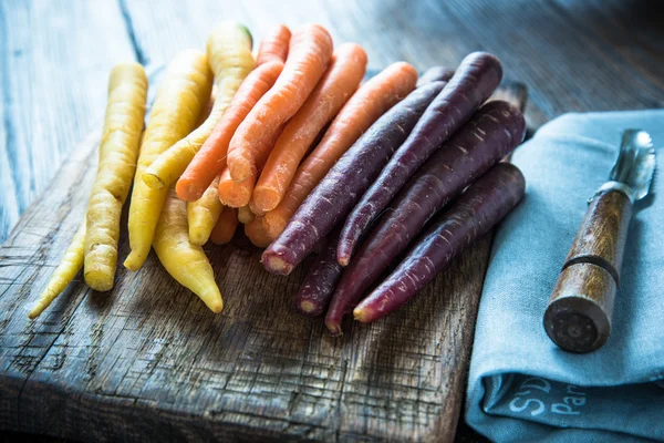 Granja de mercado zanahorias arco iris fresco —  Fotos de Stock