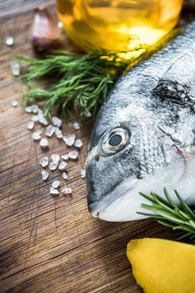 Pescado fresco entero — Foto de Stock