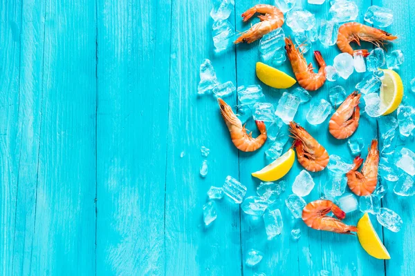 Sea food background, whole prawns — Stock Photo, Image