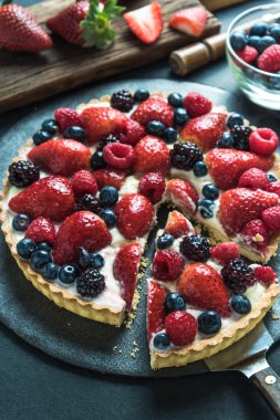 taze berry meyve tart
