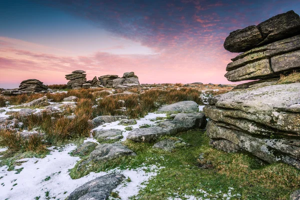 Hideg és fagyos reggel a Dartmoor Nemzeti Park, Devon, Egyesült Királyság. — Stock Fotó