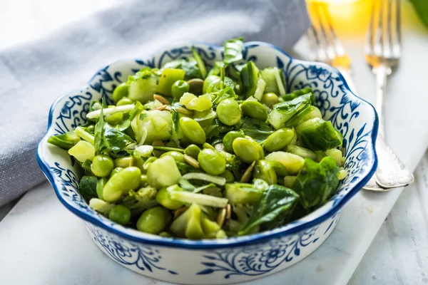 Super groene voeding, gezonde salade — Stockfoto