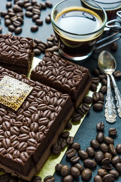 Dessert aus dunkler Schokolade mit Kaffee — Stockfoto