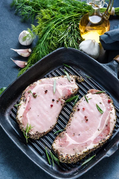 Pork lion steaks on frying pan, dark slate background — Stock Photo, Image