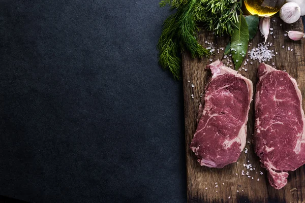 Beef sirloin steaks , food border background — Stock Photo, Image