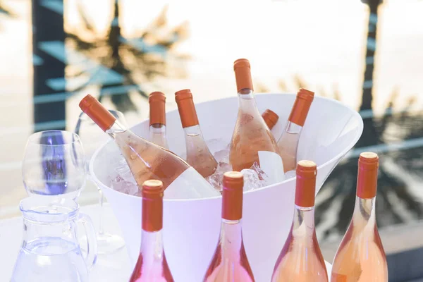 Rose Wines Champagne Next Swimming Poll — Stock Photo, Image