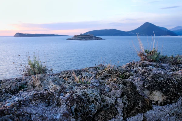 Západ slunce nad ostrovem — Stock fotografie