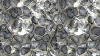 sorunsuz döngü. Çakıl taşları ile nehirde akan su.