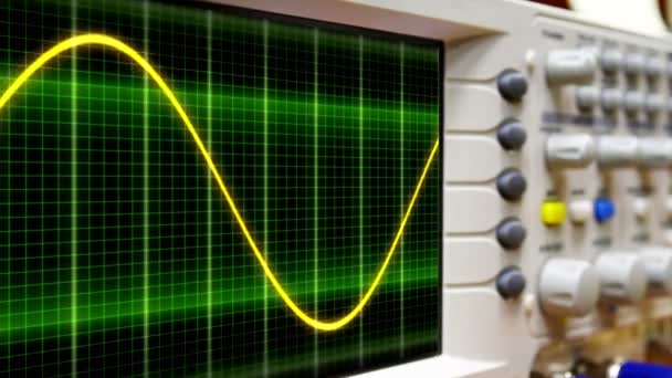 Animación de bucle sin fisuras. onda sinusoidal en movimiento en un osciloscopio — Vídeo de stock