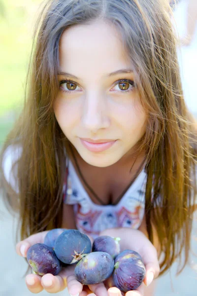 Young beautiful woman with figs — Stock Photo, Image