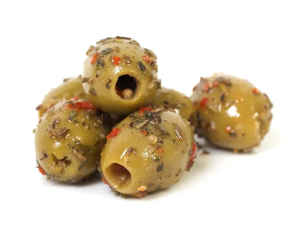 Beyaz bir arka plan üzerinde İtalyan otlar zeytinli